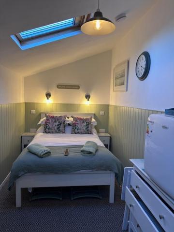 The Little Garden Hideaway With Stunning Sea Views And Garden Bed & Breakfast Holyhead Dış mekan fotoğraf