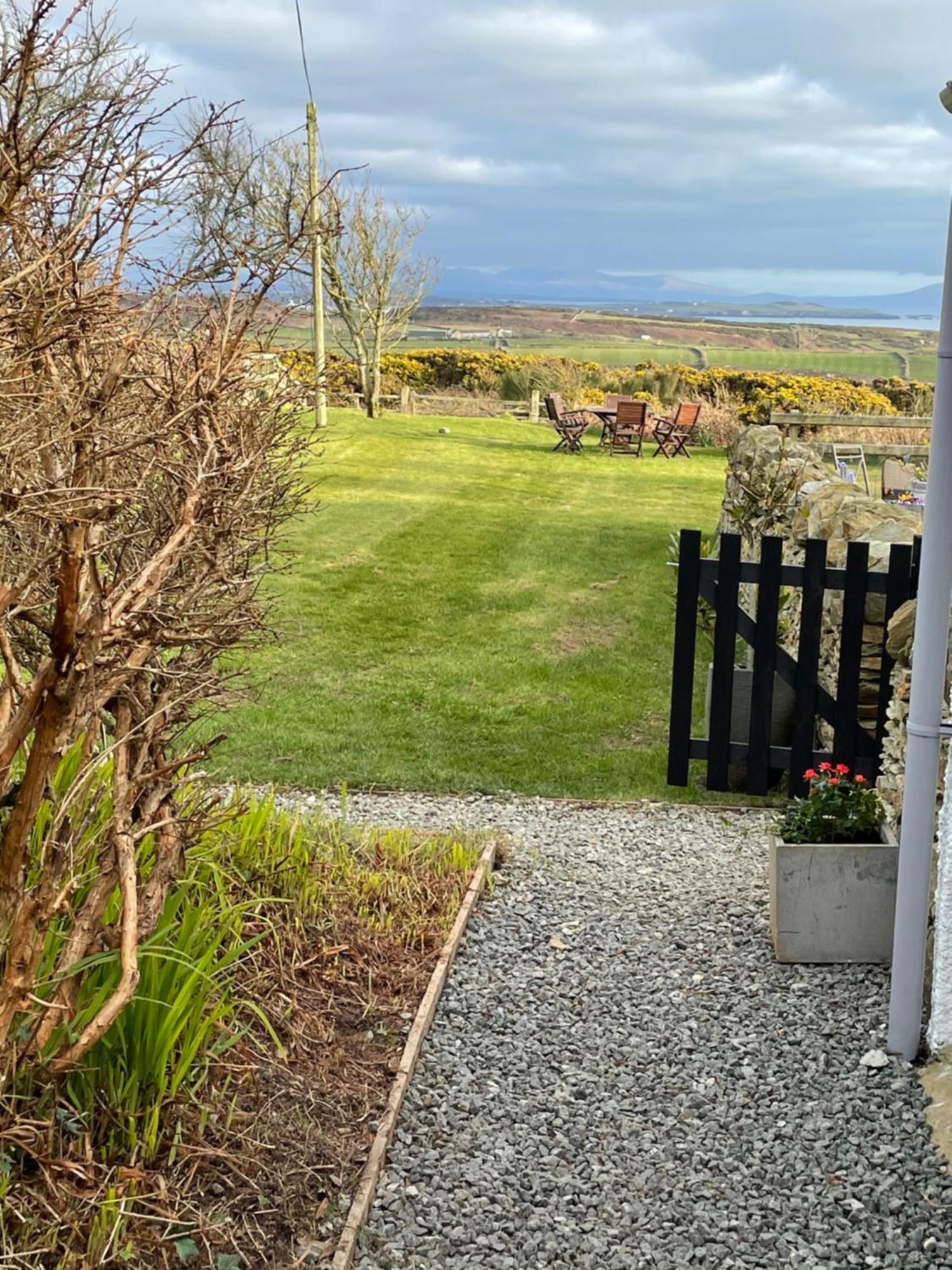 The Little Garden Hideaway With Stunning Sea Views And Garden Bed & Breakfast Holyhead Dış mekan fotoğraf